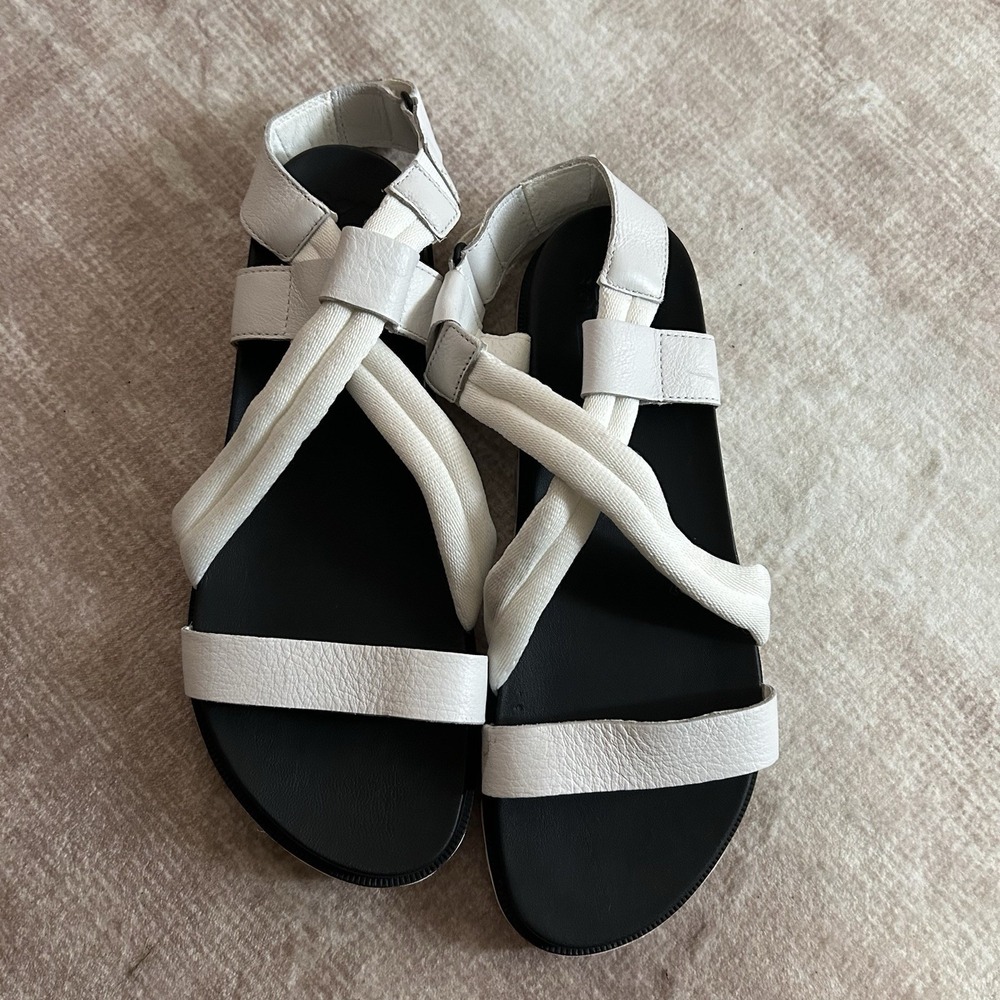 Sorel Women‎ Crisscross Slingback Roaming Decon Sandal Size US 10 White Leather